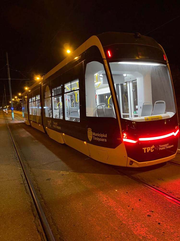 FOTO Mini-tramvai în România. Primul tramvai de mici dimensiuni a intrat în teste, la Timișoara