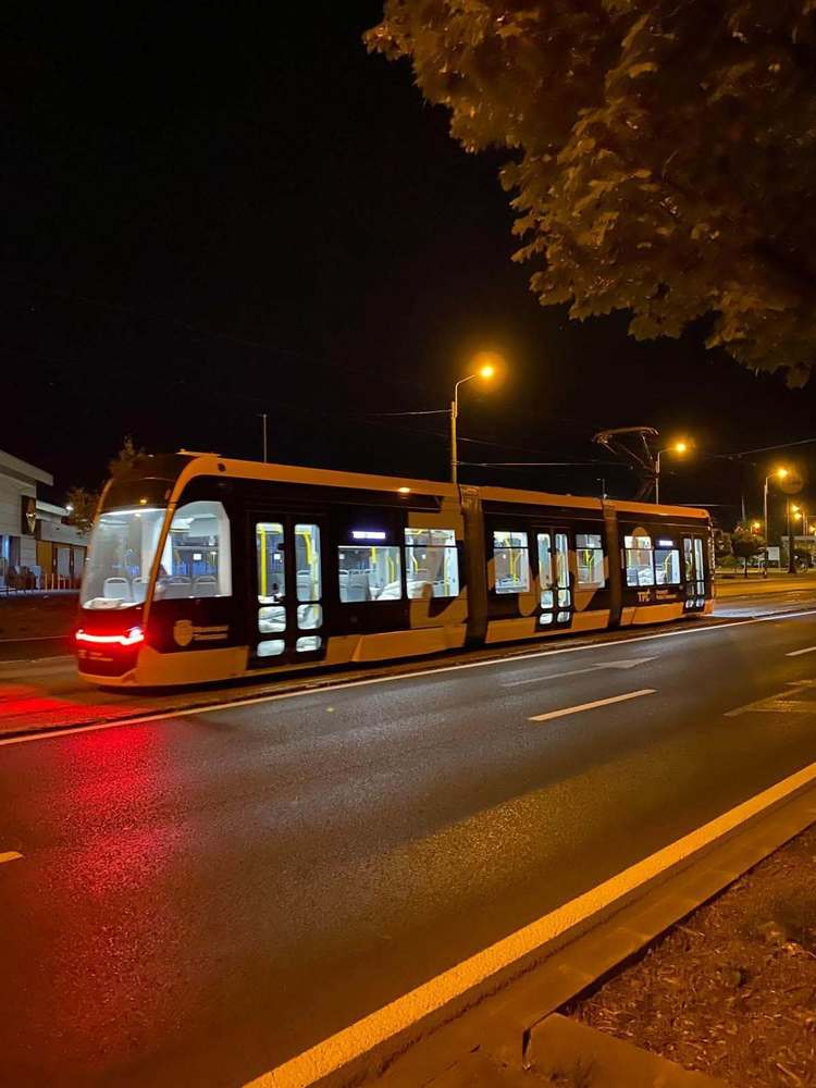 FOTO Mini-tramvai în România. Primul tramvai de mici dimensiuni a intrat în teste, la Timișoara