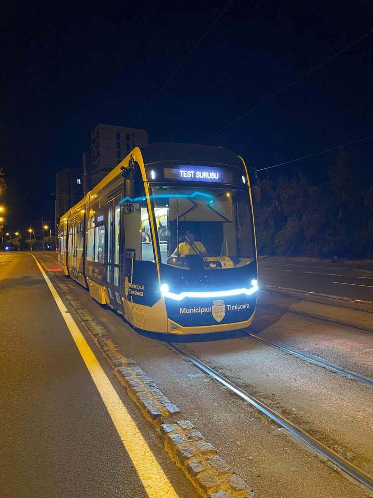FOTO Mini-tramvai în România. Primul tramvai de mici dimensiuni a intrat în teste, la Timișoara