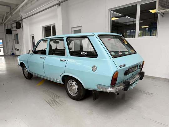 FOTO Două mașini de colecție au trecut pragul RAR