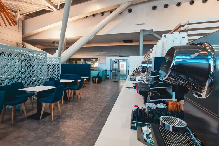 FOTO Cel mai mare aeroport din România lansează o licitație pentru operarea și modernizarea saloanelor Business