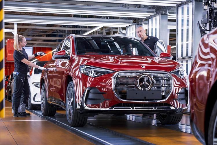 FOTO Noul SUV al Mercedes-Benz a intrat în producție. Cât costă în România modelul Mercedes-Benz GLA