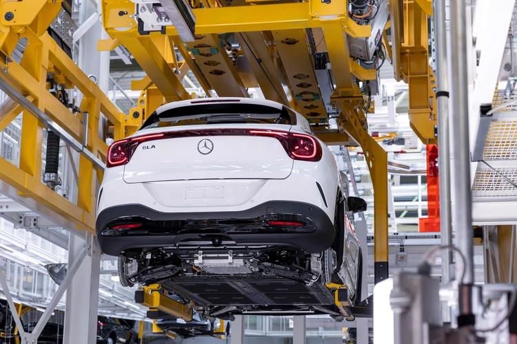 FOTO Noul SUV al Mercedes-Benz a intrat în producție. Cât costă în România modelul Mercedes-Benz GLA