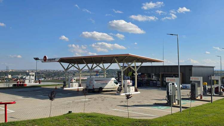 FOTO Rompetrol a deschis două noi benzinării moderne, în zona Variantei Ocolitoare Suceava