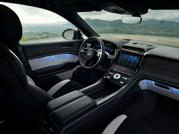 FOTO Primul Bentley electric din istorie este foarte scurt, dar are uși automate