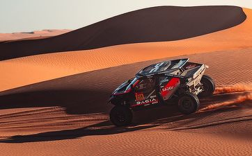 Raliul Marocului: Dacia își apără poziția de lider în Campionatul Mondial. Singura femeie pilot a părăsit echipa
