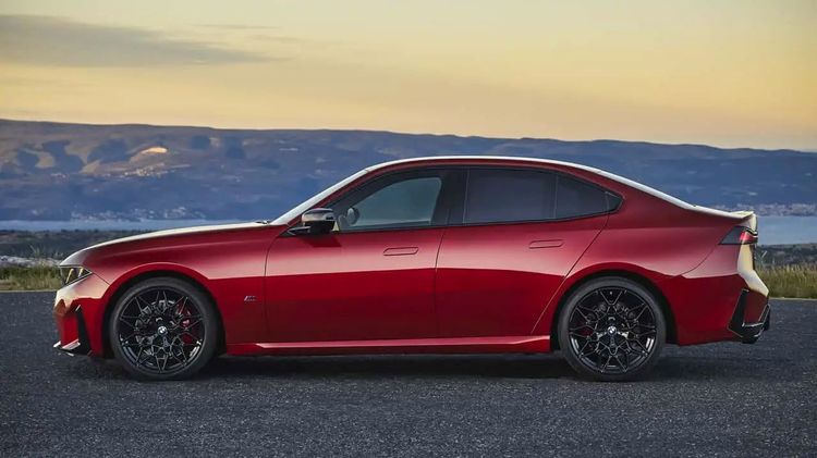 VIDEO &FOTO BMW dezvăluie noua Serie 3 cu motoare pe benzină, cu un design aproape identic cu noul i3 electric