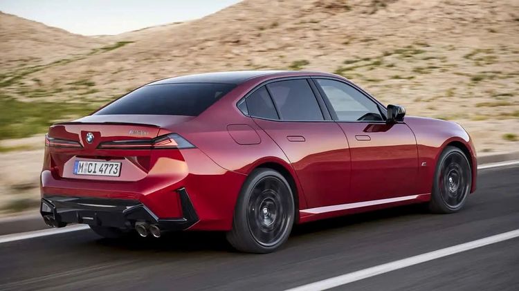 VIDEO &FOTO BMW dezvăluie noua Serie 3 cu motoare pe benzină, cu un design aproape identic cu noul i3 electric