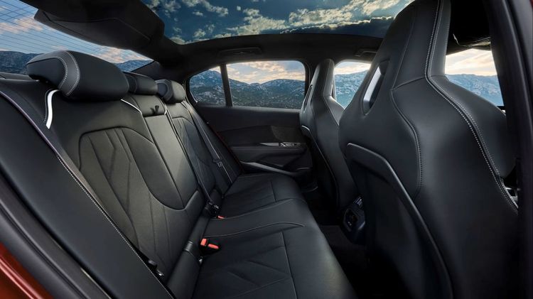 VIDEO &FOTO BMW dezvăluie noua Serie 3 cu motoare pe benzină, cu un design aproape identic cu noul i3 electric