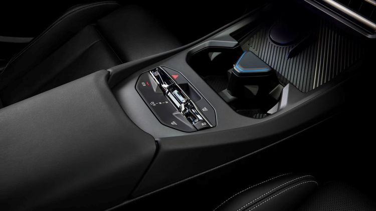 VIDEO &FOTO BMW dezvăluie noua Serie 3 cu motoare pe benzină, cu un design aproape identic cu noul i3 electric