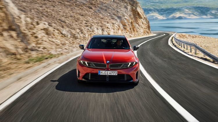 VIDEO &FOTO BMW dezvăluie noua Serie 3 cu motoare pe benzină, cu un design aproape identic cu noul i3 electric