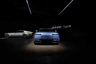 VIDEO & FOTO Jaguar surprinde cu noul model electric Type 01, în stilul Ferrari Luce, dar cu un design ce amintește de Audi Concept C