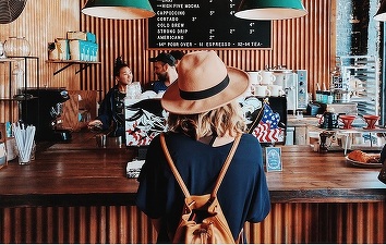 Sosirile turiștilor în unitățile de primire turistică au crescut cu 2,8% în iulie