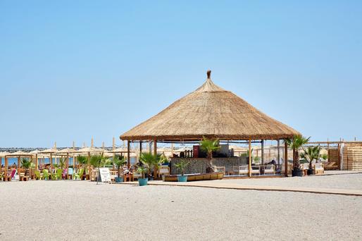 GALERIE FOTO Plajă fără hoteluri la malul mării a început să atragă turiști la 30 de ani de când constănțenii veneau în zonele "Trei papuci" și "Tataia"
