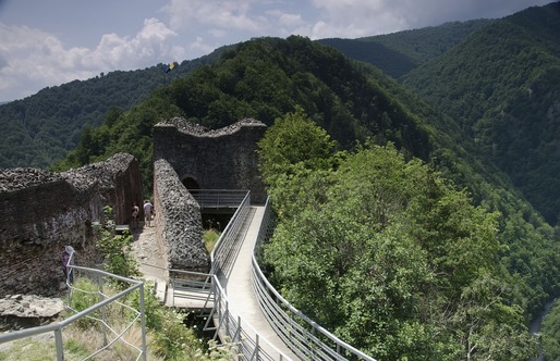 Se redeschide Cetatea Poenari, după ce autoritățile au montat un gard de protecție împotriva urșilor