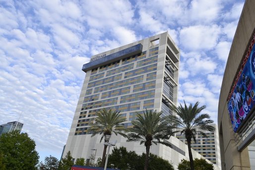 Lanțul de hoteluri Hilton concediază 22% dintre angajații din birouri