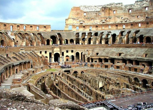 Italia vrea să reconstruiască pardoseala centrală a Colosseumului