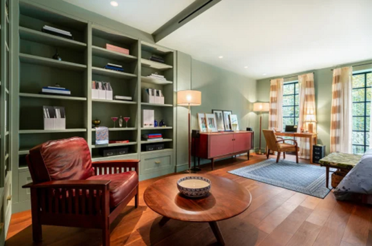 FOTO Apartamentul personajului Carrie Bradshaw din „Sex and the City”, listat pe Airbnb