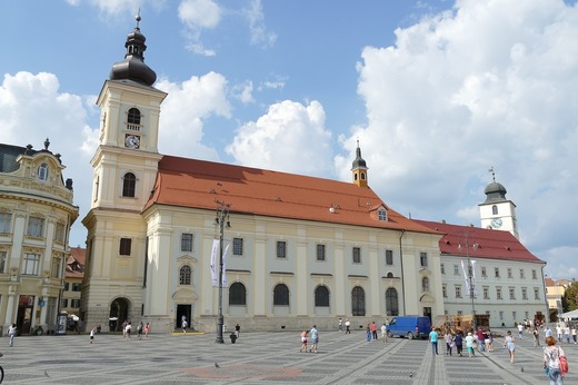 Bani pentru agențiile care au adus turiști străini în România