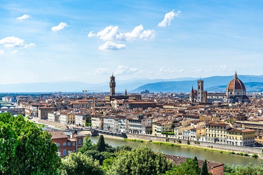 Florența, unul dintre cele mai frumoase orașe din Italia, va folosi gardieni înarmați după un act de vandalism al turiștilor