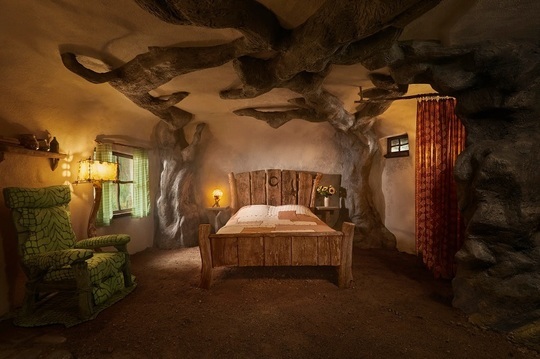 FOTO Casa din mlaștină a lui Shrek poate fi închiriată pe Airbnb