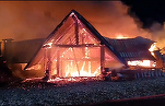 VIDEO&FOTO Incendiu la pensiunea Ferma Dacilor din Prahova. Mai multe persoane decedate. Planul Roșu de Intervenție - activat