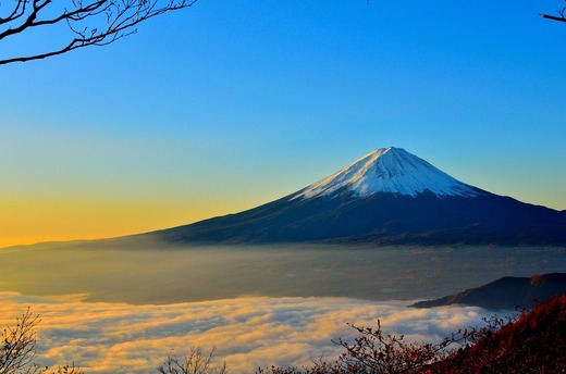 Japonia introduce o taxă și un plafon zilnic de vizitatori la Muntele Fuji, pentru a reduce poluarea
