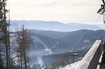Zeci de români merg la schi în Bukovel, Ucraina. Trei zile la un hotel de 4-5 stele costă 150 de euro. „Pârtiile sunt mai bune decât în România”. ”Când se întorc de acolo povestesc de parcă ar fi făcut un act de eroism”