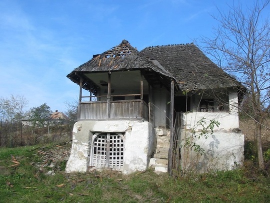 FOTO Casa din Vlădești, imagine pe bancnota de 10 lei, poate fi admirată în Muzeul Astra din Sibiu