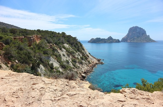 Locuitorii insulei spaniole Ibiza cer încetarea „turismului de masă”: „Nu mai suportăm!”