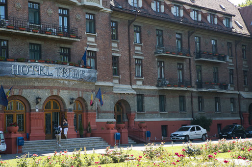Prețul Hotelului Triumf nu atrage cumpărători, RA-APPS vinde doar un teren de 104 mp în Snagov