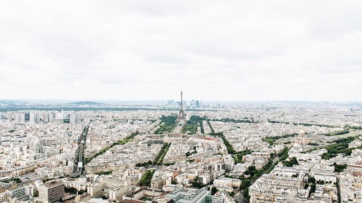 Parisul vrea să atragă companii de servicii financiare din Londra prin construcția a șapte zgârie-nori