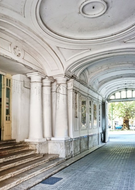 FOTO Palatul Andrenyi din Arad, construit în stil romanic cu accente baroce, pus în vânzare de la 2,5 milioane de euro