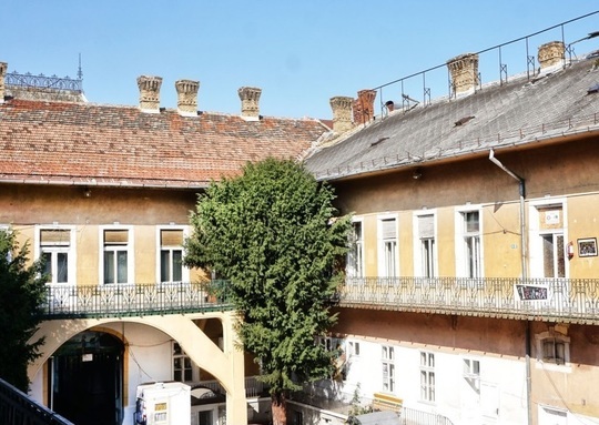 FOTO Palatul Andrenyi din Arad, construit în stil romanic cu accente baroce, pus în vânzare de la 2,5 milioane de euro