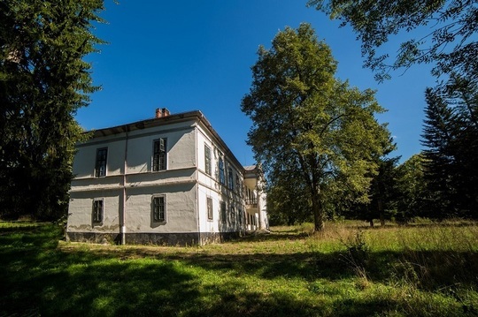 FOTO Castelul nobiliar Salbek, monument istoric de valoare națională și universală, se vinde din nou