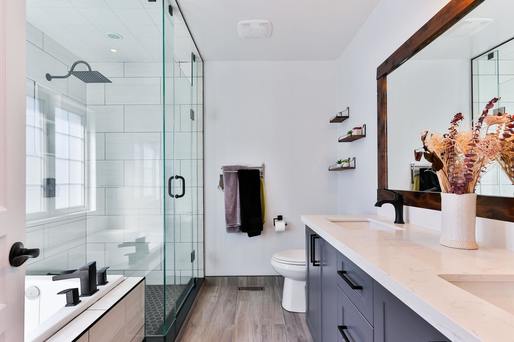 4 sfaturi de design pentru baie: cum să alegeți mobilierul perfect