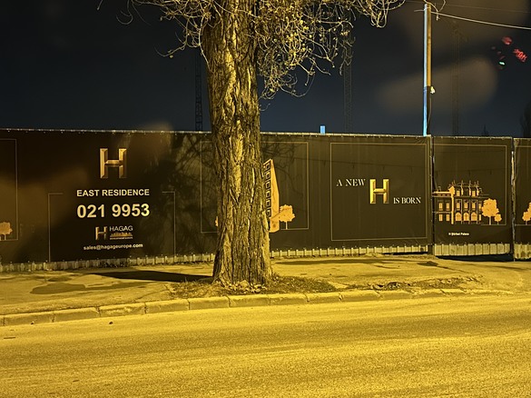 Gardul care împrejmuiește fosta fabrică Izolatorul anunță un nou proiect marca Hagag