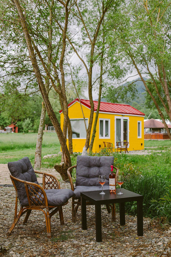 FOTO 6.000 de euro, cea mai ieftină casă de vacanță din România prezentă la Tiny House Festival, primul festival de locuințe mobile din Europa Centrală și de Est