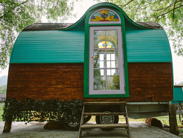FOTO 6.000 de euro, cea mai ieftină casă de vacanță din România prezentă la Tiny House Festival, primul festival de locuințe mobile din Europa Centrală și de Est