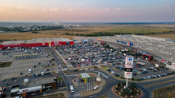 FOTO Investiții masive în România - Gigant deținut de un magnat britanic cu legături strânse cu Familia Regală finalizează achiziția Focșani Mall și anunță investiții suplimentare de peste 200 milioane euro CONFIRMARE