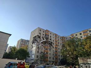 Explozie puternică în București - Inginerii consideră că deși grav afectat, blocul, construit din panouri prefabricate, s-a comportat bine