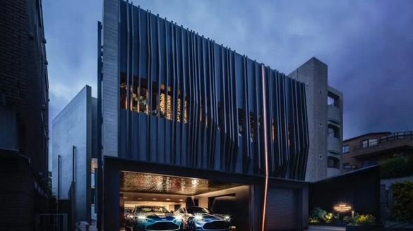 Aston Martin trece de la mașini la clădiri FOTO