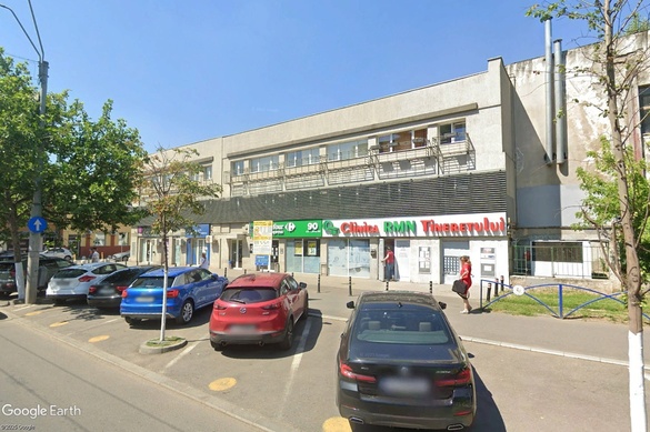 O parte din vechea hală a Flamura Roșie este închiriată unor magazine O parte din vechea hală a Flamura Roșie este închiriată unor magazine