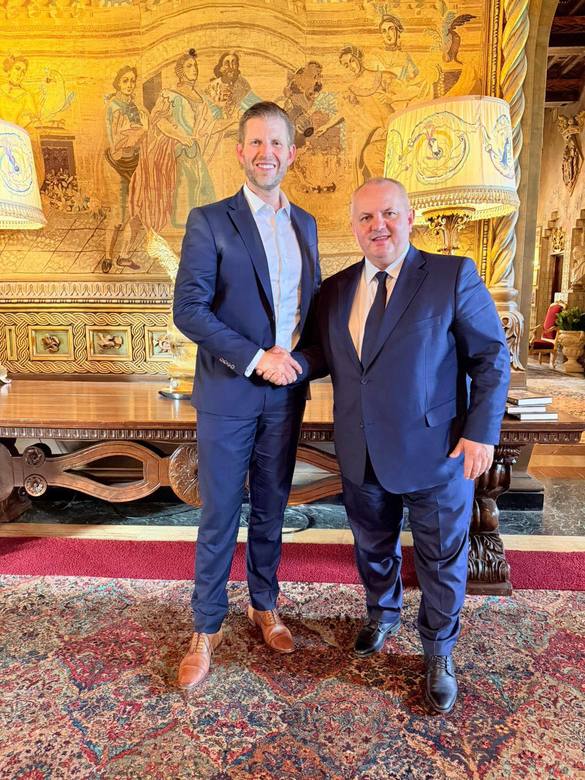 Avram Gal alături de Eric Trump Avram Gal alături de Eric Trump