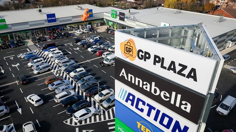 EXCLUSIV FOTO Gică Popescu vinde gigantului britanic M Core centrul comercial dezvoltat în Hunedoara
