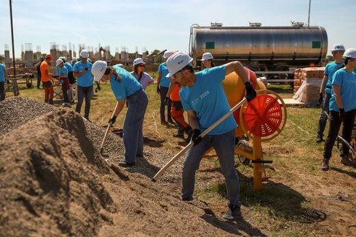 Habitat for Humanity, CEO Build. La un moment dat, orice formă de succes ajunge să se întâlnească cu întrebarea: “Și mai departe?”. Despre Construcție, Sens, Comunitate
