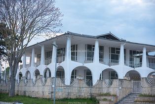 FOTO Clădire reper de pe litoralul românesc își caută proprietar. Cazino Mangalia, la vânzare pentru aproape 5 milioane de euro