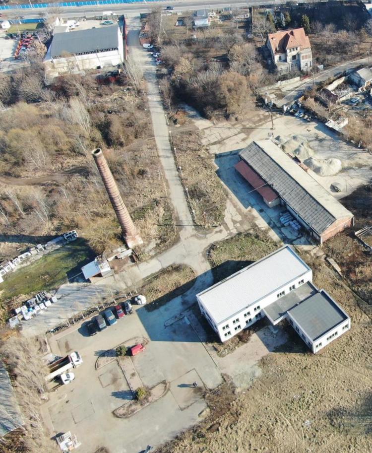 Terenul fostei fabrici de cărămidă, înainte de a începe construcția One Lake District Terenul fostei fabrici de cărămidă, înainte de a începe construcția One Lake District