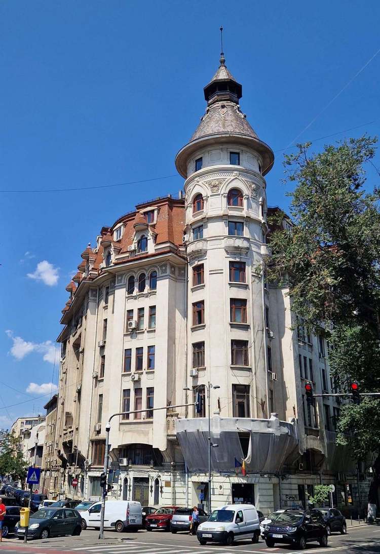 FOTO Una dintre bijuteriile arhitecturale ale Capitalei intră în consolidare, reabilitare și modernizare
