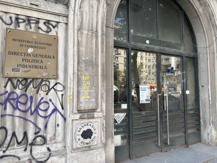FOTO Una dintre bijuteriile arhitecturale ale Capitalei intră în consolidare, reabilitare și modernizare
